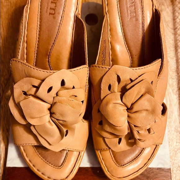 Adorable BORN Slip-on Heels, size 7 - Picture 2 of 5